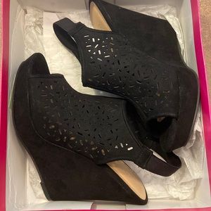 Chinese Laundry Wedge Sandals